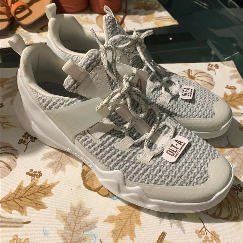Shoes women size 12 
Skechers DLT-A